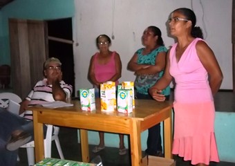 distribuição de leite e suco.2