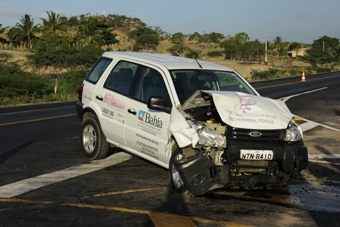 Veículo que transportava pacientes de hemodiálise de Coité para Serrinha se envolve em acidente. Uma pessoa morreu