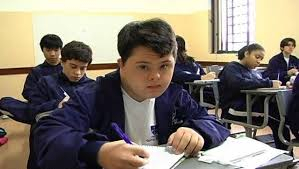 Além de receber alunos com síndrome de Down, escola precisa acolhê-los, diz educadora