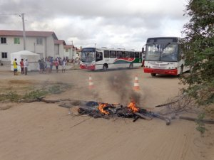 Feira de Santana – moradores protestam por melhorias no transporte público