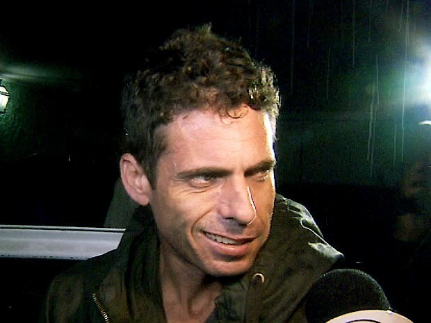 Cantor sertanejo é preso com armas e maconha no carro