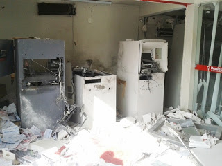 Bandidos explodem três caixas eletrônicos em Ourolândia