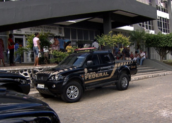Polícia Federal cumpre mandados na prefeitura de Simões Filho e em prédio de Salvador