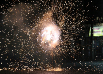 Tradicional Malhação de Judas acontece em Coité e atrai centenas de pessoas – Veja o espetáculo também em vídeo