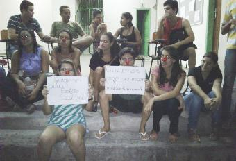 Estudantes da UNEB em Valença estão revoltados com a Diretoria