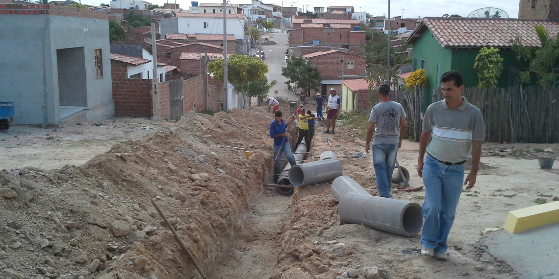 Governo Municipal constrói mais de 600 metros de rede de esgoto