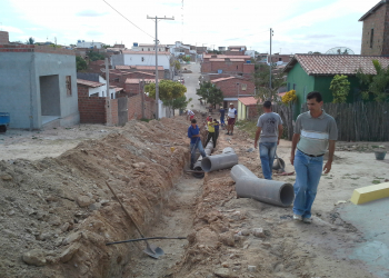 Governo Municipal constrói mais de 600 metros de rede de esgoto