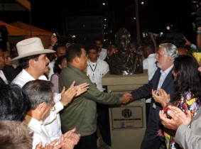 wagner_chavez_busto_bolivar