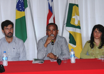 Entrevista coletiva, missa e hasteamento das bandeiras marcaram a primeira parte das comemorações dos 51 anos de Teofilândia