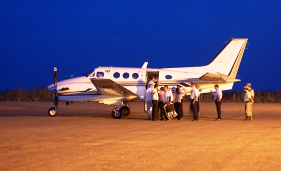 Aeroporto de Cipó, a então candidata a presidente Dilma Rousseff decolou com os refletores acesos - foto- arquivo- Raimundo Mascarenhas