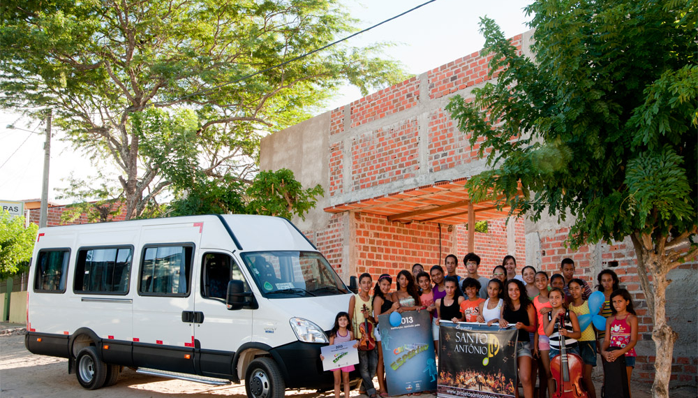 Orquestra Santo Antônio recebe veículo através do ‘Criança Esperança’.