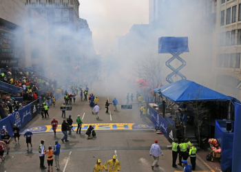 Explosões deixam mortos e feridos na chegada da Maratona de Boston (EUA)