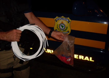 PRF de Capim Grosso apreende explosivo em carro; motorista pegou material em Coité