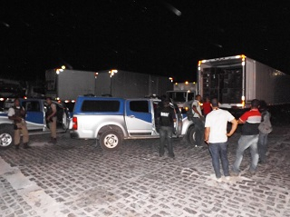 Operação da DECARGA recupera carga roubada com quadrilha enquanto tomava banho no Jorrinho