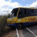 Micro-ônibus derrapa próximo à ponte do rio Sacraiú na BA-233
