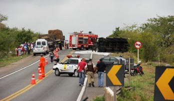 acidente entre L200 e carreta3 - foto- Raimundo Mascarenhas-CN