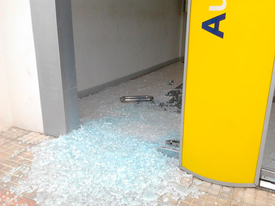 Grupo tenta explodir caixas eletrônicos em Banzaê; homem é baleado na cabeça em fuga