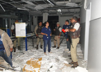 Bandidos cercam casa de delegada e de capitão da PM para explodirem dois bancos em Jaguaquara