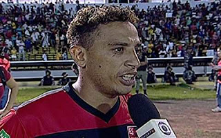 Jogador natural de Capim Grosso fez dois gols contra o Santos de Neymar