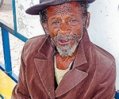 Aposentado vira sensação em São Gonçalo dos Campos após tirar bombas de banco