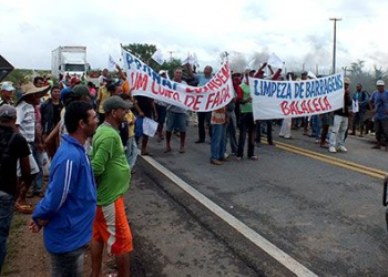 Manifestantes bloqueiam BR 116 trecho Tucano/Euclides da Cunha