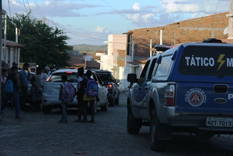 Operação policial apreende veículo conduzido por menor em Coité