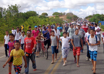 Agricultores de Ponto Novo bloqueiam BR 407 em protesto por falta d’água