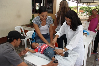 No ano passado o garotinho Pedro Gabriel tinha 10 meses, agora um ano mais velho deve voltar para tomar nova dose.