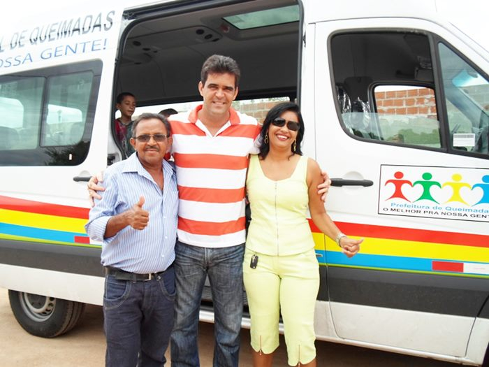 Prefeitura entrega oficialmente uma Sprinter e duas motos 0Km para servir a comunidade