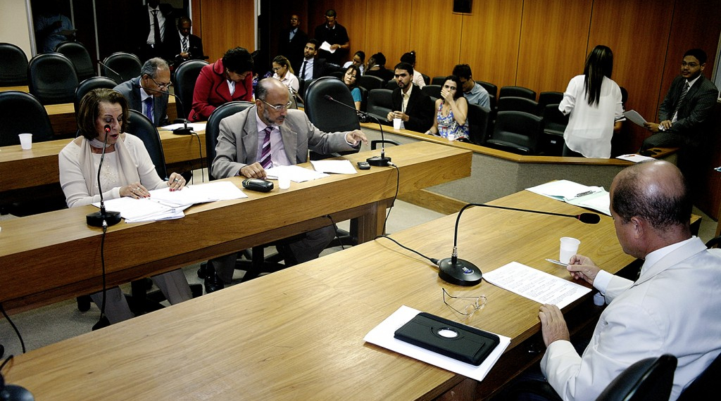 CCJ aprova projeto que proíbe corte de serviços essenciais nos finais de semana e feriados