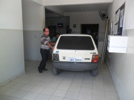 Veículo falta freio e invade setor de emergência do Hospital Sagrado Coração de Jesus em Ichu