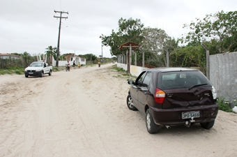 Casal fica ferido ao colidir moto no fundo de Pálio em estrada vicinal de Coité
