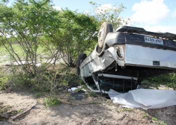 Dois jovens morrem em capotamento na BA 120 trecho Santaluz/Valente