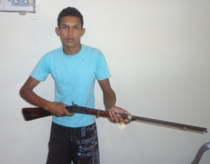 Polícia Militar prende rapaz com arma de fogo no distrito de Pedra Alta