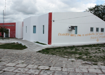 Paredes da Câmara Municipal de Coité são pichadas