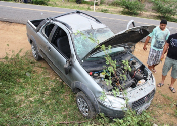 Casal de namorados fica ferido em capotamento na BA 120 trecho Coité/Riachão do Jacuípe