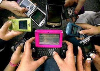 Mais de 90% dos jovens britânicos preferem ficar sem sexo a estar sem celular