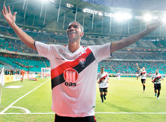 São-dominguense Dinei entra na história do Leão e é o maior artilheiro do clube em clássicos