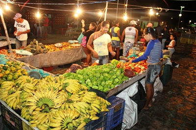 Comunidade rural da região do sisal mantém tradição de feira livre a noite