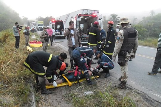 Acidente com ônibus no Sul da Bahia deixou 10 mortos dentre eles, o motorista