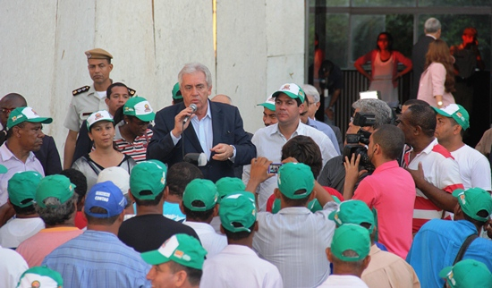 Depois de criticarem burocracia do Governo e fazer duas criticas na CAR e CERB trabalhadores são recebidos por Otto Alencar