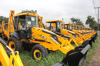 Mais 100 Municípios recebem máquinas para ações de convivência com a seca