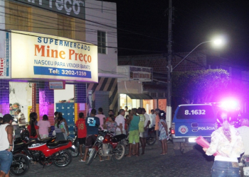 Dois bandidos assaltam supermercado no centro de Retirolândia