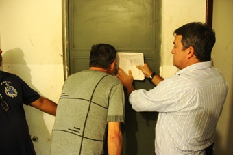 Procedimento usado para reconhecer supostos criminosos é seguro, só a vítima tem visibilidade.