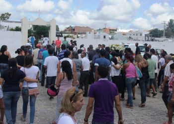 Corpos de jovens envolvidos em acidente próximo a Valente são sepultados em Coité