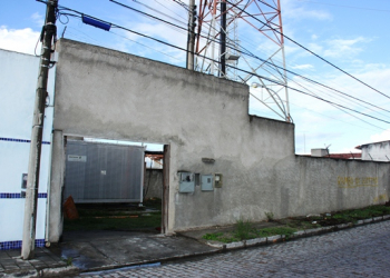 Coité – Moradores cobram atitude da TIM para resolver problema de “abandono” da área onde fica a torre