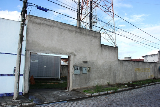 Coité – Moradores cobram atitude da TIM para resolver problema de “abandono” da área onde fica a torre