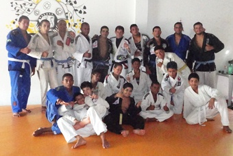 Academia Santaluz Jiu JItsu faz treino especial com professor Vugner Silva