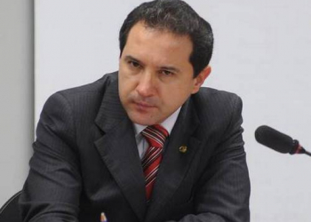 Polícia Federal ainda não encontrou deputado Donadon para efetuar prisão
