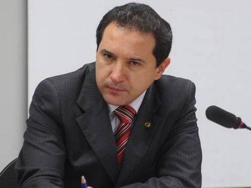 Polícia Federal ainda não encontrou deputado Donadon para efetuar prisão